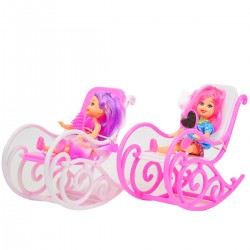 980578 MINI LALKA NA BUJANYM KRZEŚLE